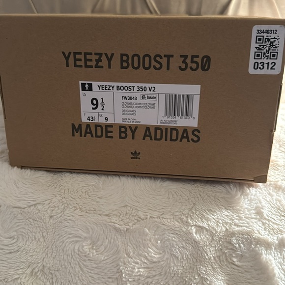 Yeezy Boost 350 V2 - Picture 7 of 9